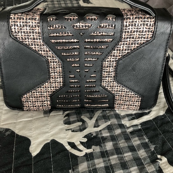 Purse - Picture 1 of 3